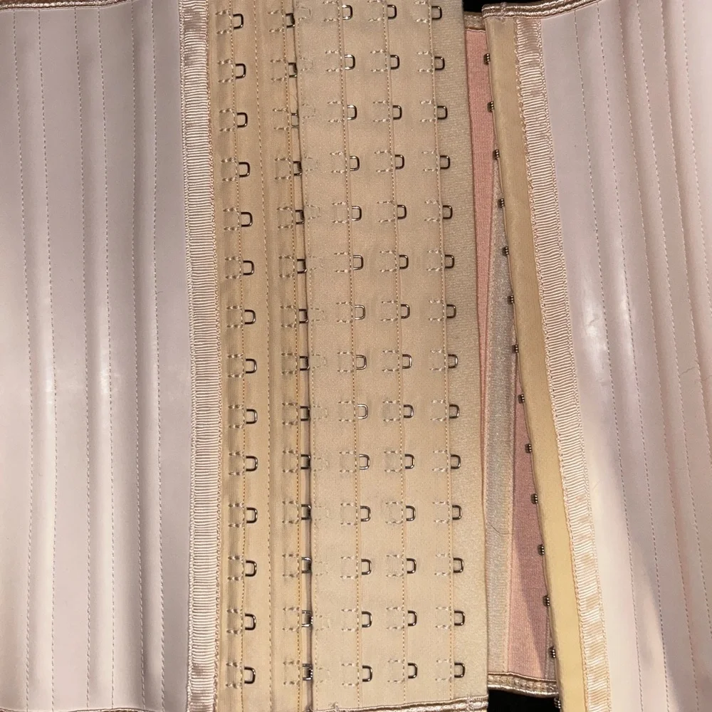 Corset - Picture 3 of 7